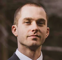 暗号資産市場の専門家であるトレーディングアナリスト、Thomas Whitfield のポートレート